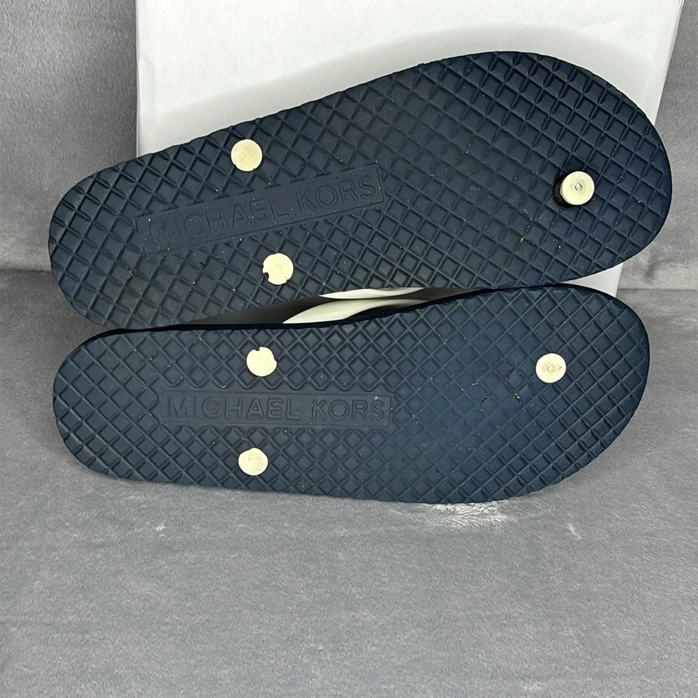 Michael Kors Gray Logo Flip-Flop Sandals w/ White Straps – Women’s 10M